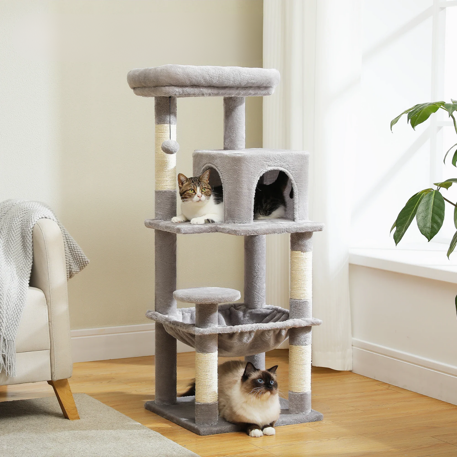 Arbre à Chat XXL : Structure Métallique, Espace Vertical Optimisé, Solidité Maximale